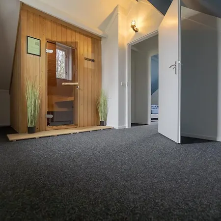 Lovely Vacation Near Forest And Water Vakantiehuis
