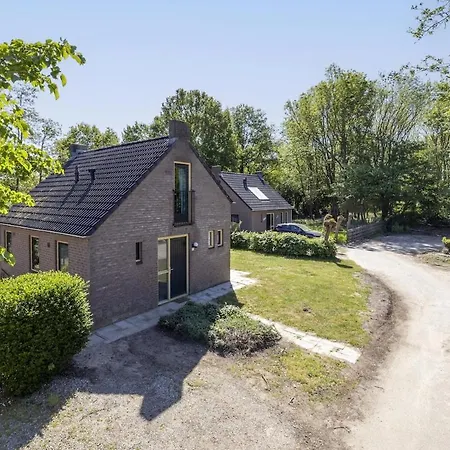 Vakantiehuis Lovely Vacation Near Forest And Water
