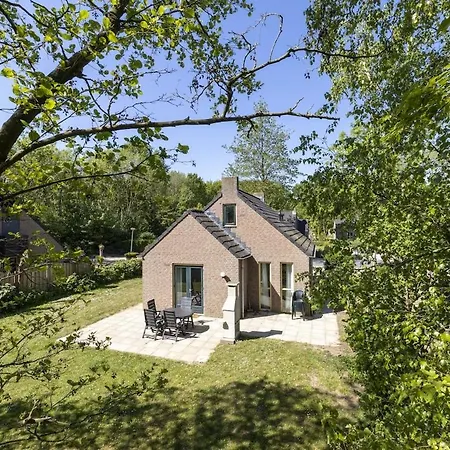 Lovely Vacation Near Forest And Water 別荘 Ewijk