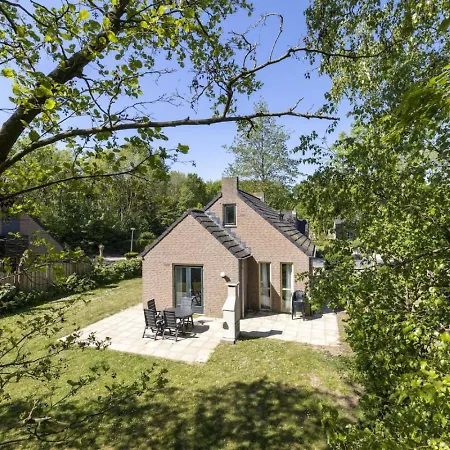 別荘 Lovely Vacation Near Forest And Water Ewijk