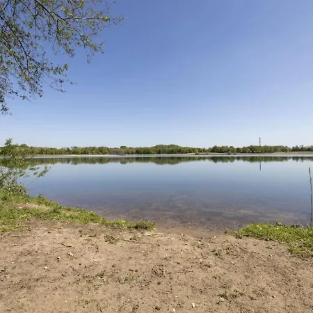 Vakantiehuis Lovely Vacation Near Forest And Water Ewijk