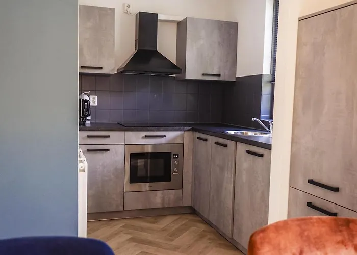 Semesterbostad Lovely Vacation Near Forest And Water Ewijk