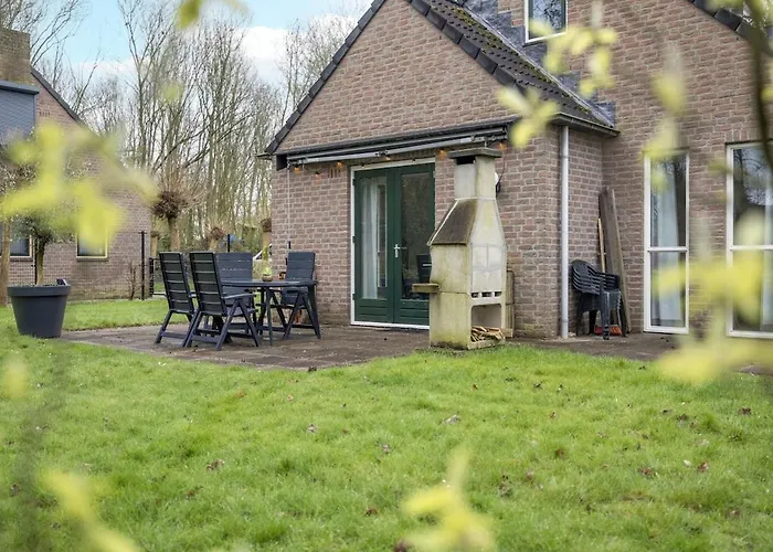 Semesterbostad Lovely Vacation Near Forest And Water *